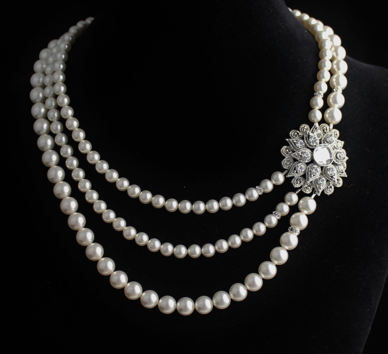 Pearl Necklace stands for Luxury - Patterns Hub