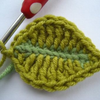 crochet rose and leaf pattern