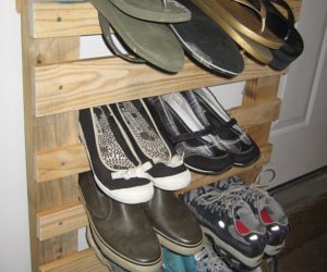 shoe rack out of pallet